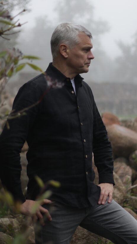 Melns vīriešu lina krekls