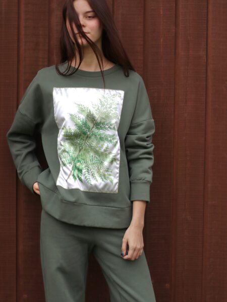 Haki krāsas džemperis ar papardi