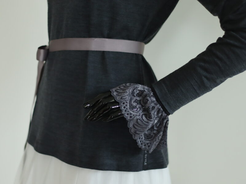 Manšetes no grafīta pelēkas mežģīnes