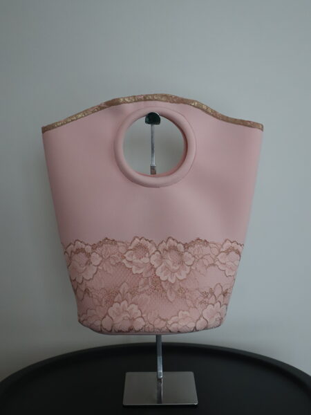 Rozā maza neoprēna soma ar rozā/zelta mežģīni